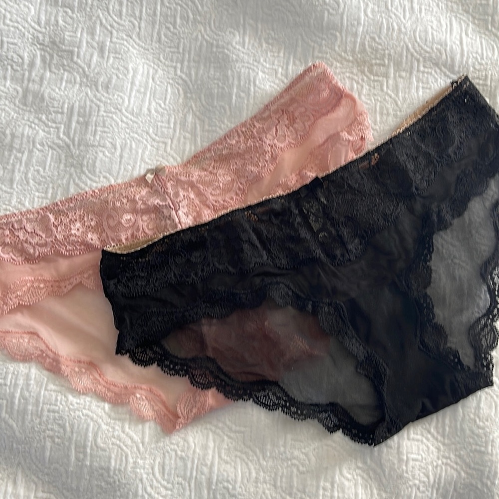 NWOT - VICTORIA SECRET PANTIES. Sz: S.